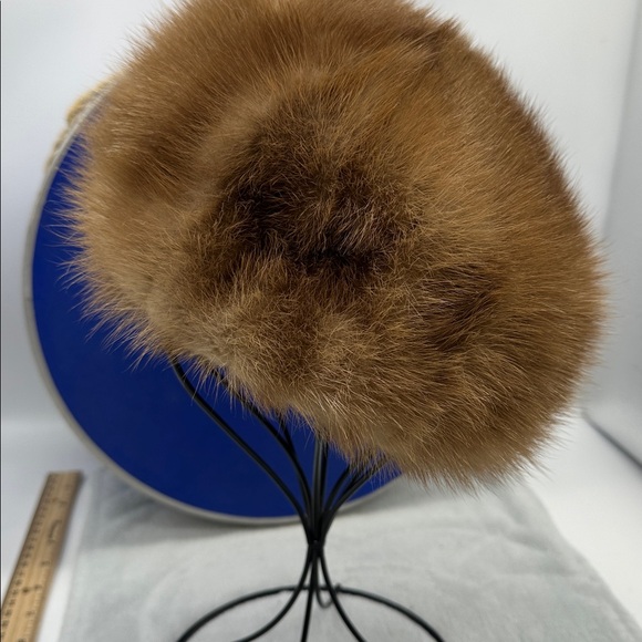 Vintage Lazarus of Paris/Cincinnati Mink Cloche/Pill Box Hat
Dates-1940’s-60’s - Picture 3 of 10